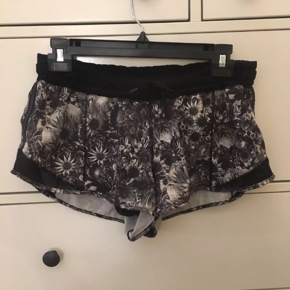Pants - Lululemon Hotty Hot Shorts Flowabunga Black Floral